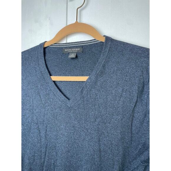 Banana Republic Mens Cashmere Silk Sweater Size Medium Navy Blue Solid V-Neck - Picture 2 of 11